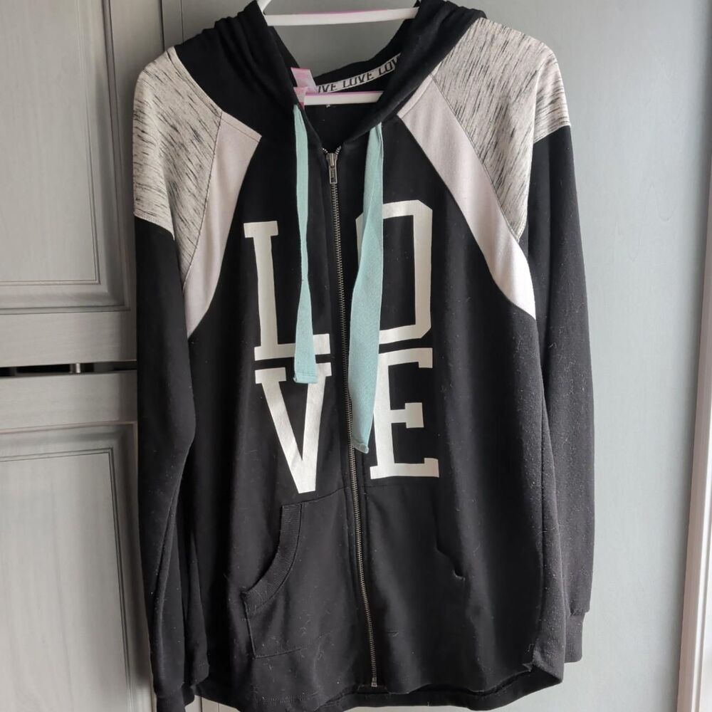 No-boundaries Women's Black Hoodie